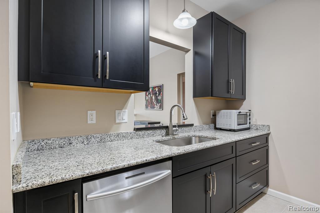3951 CORNERSTONE Drive, 165, Canton, MI 48188 — Photo 12