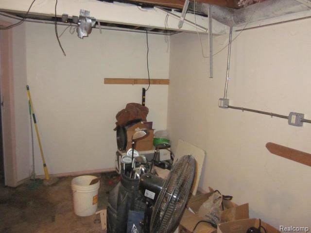 7471 N Kingston Court, Westland, MI — Photo 22