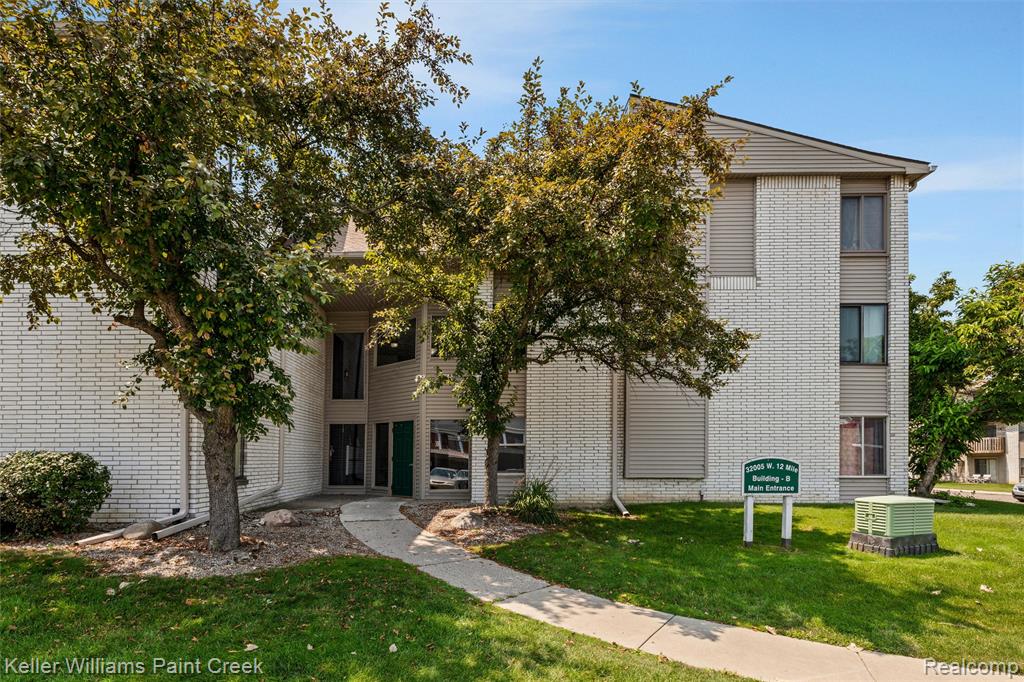 32005 W 12 Mile Road, 205, Farmington, MI 48334