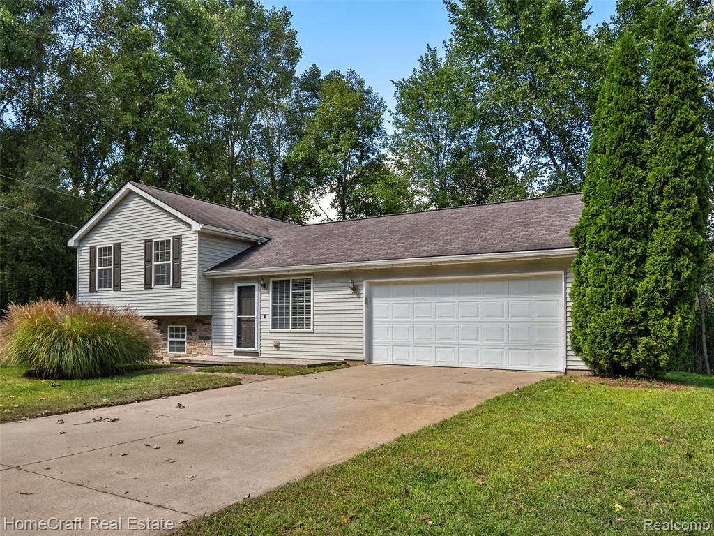 5930 FORESTAL Drive, Waterford, MI 48327 — Photo 4