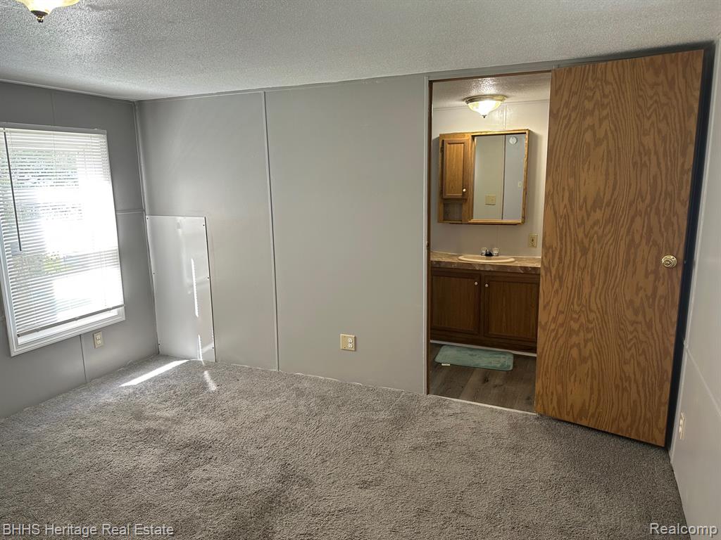 326 Emerald Circle S, Whitmore Lake, MI 48189 — Photo 8