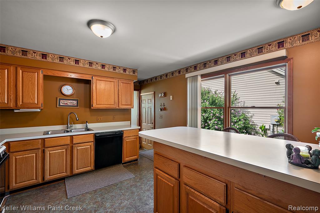 436 Orchard Street, Wyandotte, MI 48192 — Photo 16