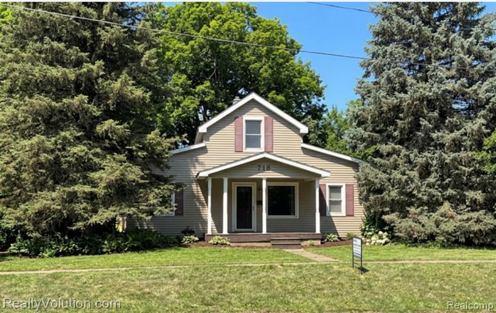 718 S Main Street, Almont, MI 48003 — front exterior