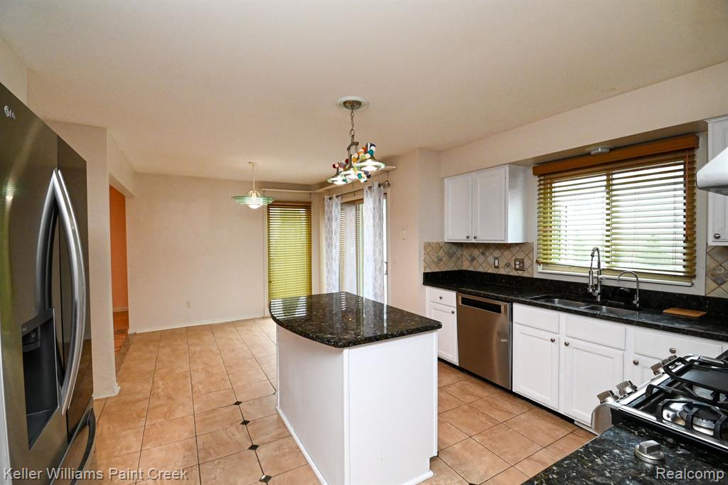 42571 Wimbleton Way, Novi, MI — Photo 13