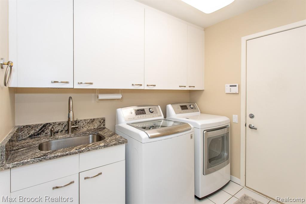 6524 Pleasant Lake Court, West Bloomfield, MI — Photo 26