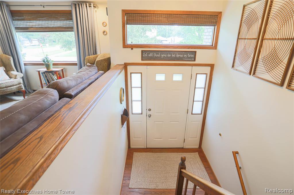 2687 Los Angeles Drive, Wolverine Lake, MI 48390 — Photo 9