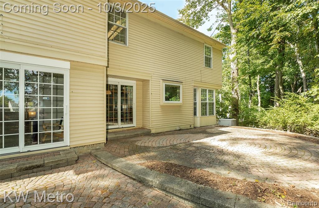 435 Thornridge Court, Rochester Hills, MI 48307 — Photo 44