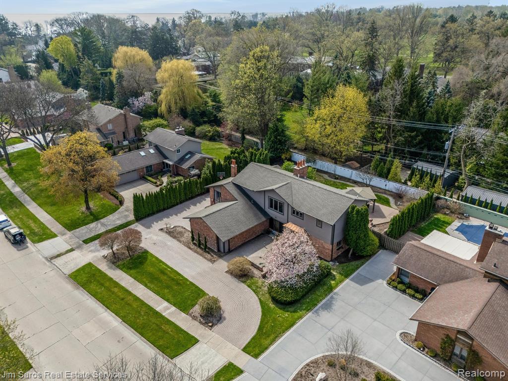 71 WOODLAND SHORES Drive, Grosse Pointe Shores, MI 48236 — Photo 2
