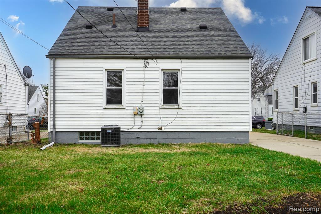 8221 Coolidge, Center Line, MI 48015 — Photo 4