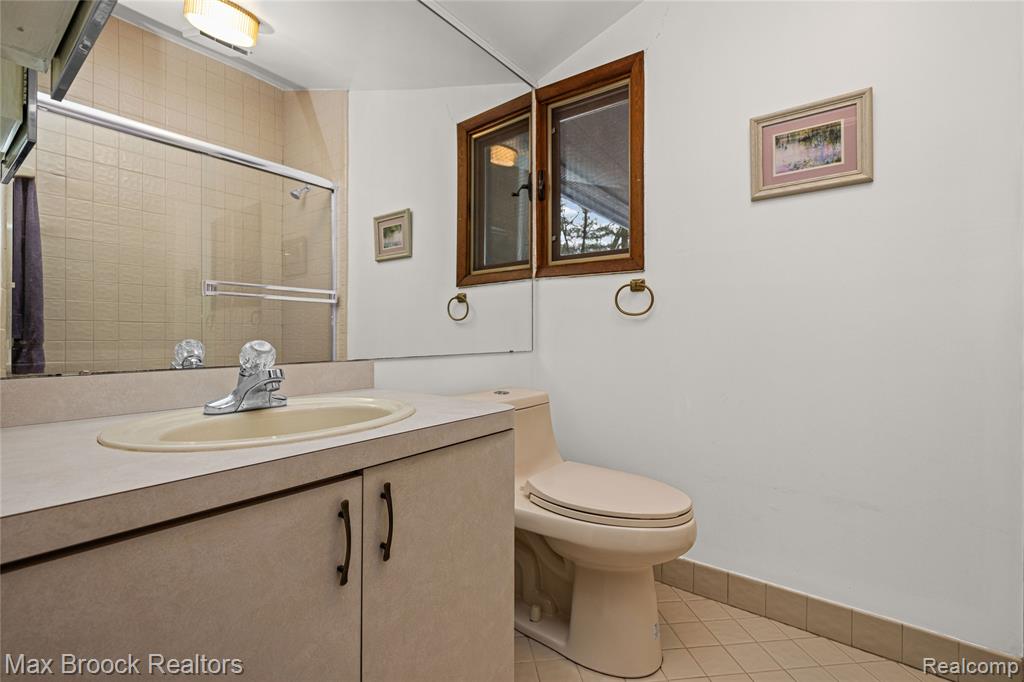 32674 Bingham Lane, Bingham Farms, MI 48025 — Photo 37