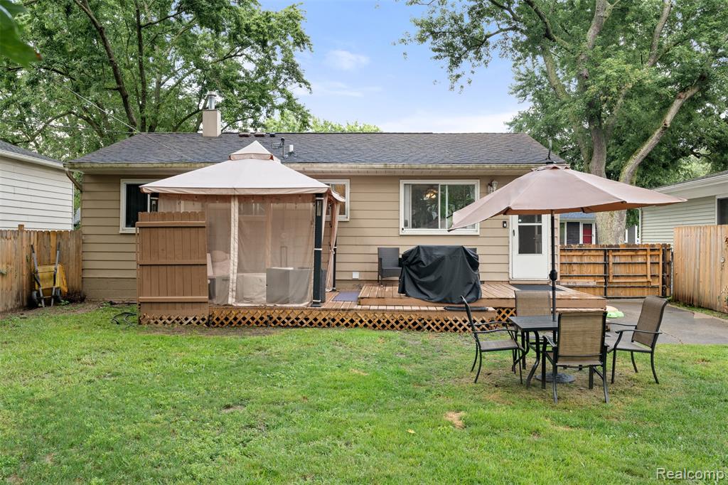 2235 Mentone Street, Wolverine Lake, MI 48390 — Photo 19