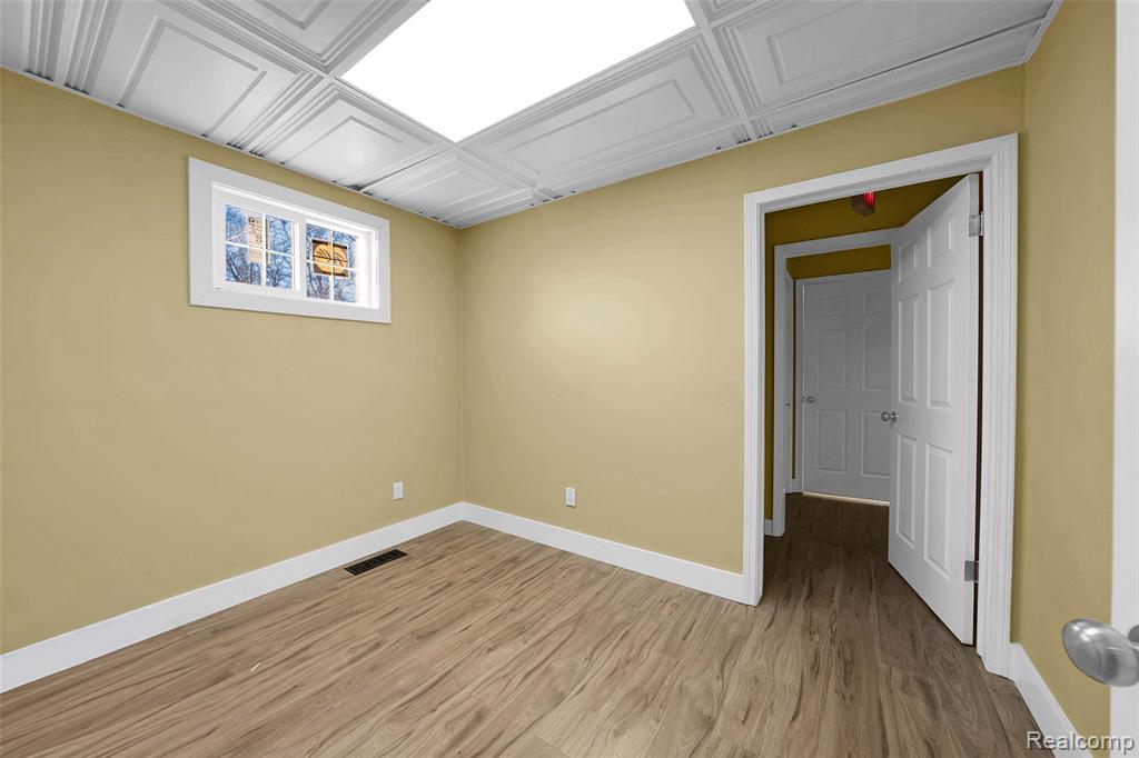 1095 W Huron Street, Waterford, MI 48328 — Photo 12