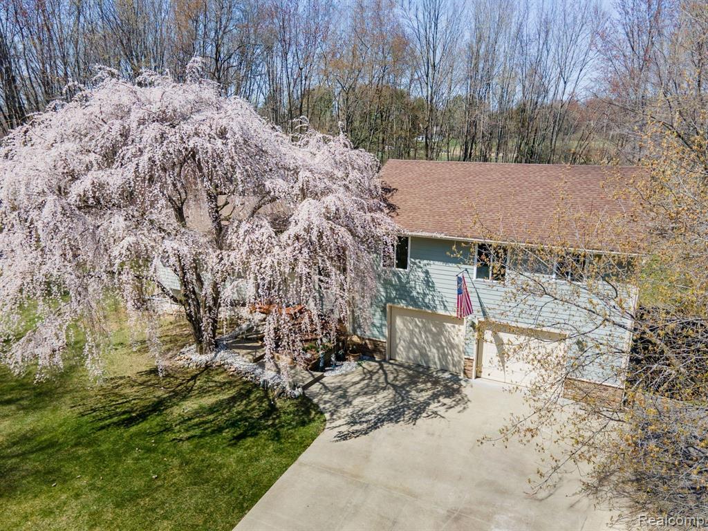 8660 SARGENT Road, Fowlerville, MI 48836 — Photo 2