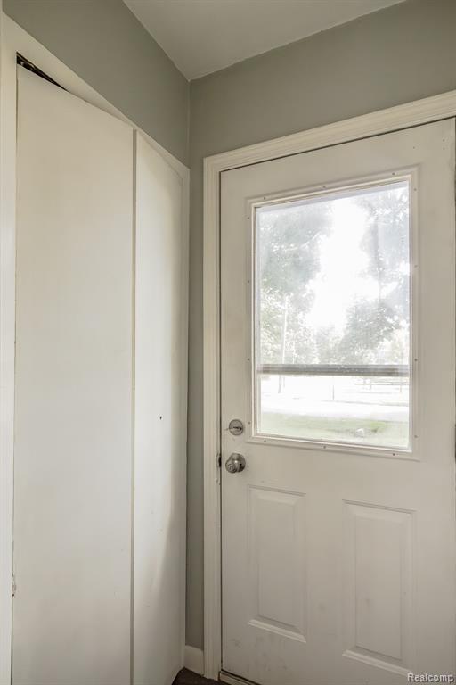 6400 Elmwood Drive, Waterford, MI 48329 — Photo 5