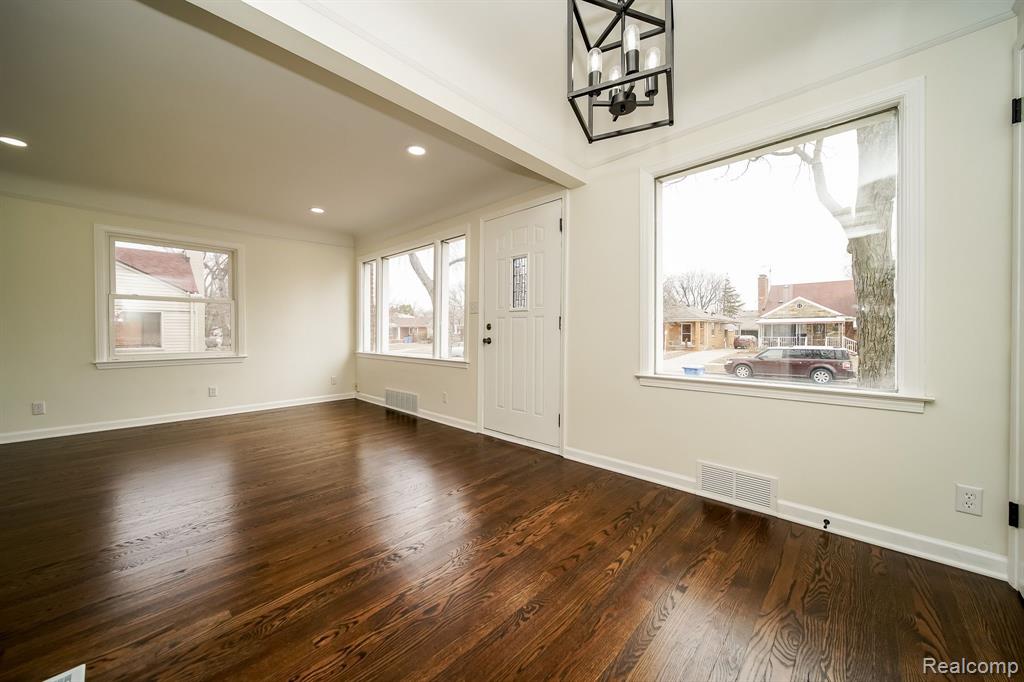 6855 KINGSBURY Street, Dearborn Heights, MI 48127 — Photo 12