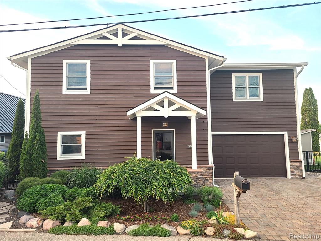 9568 Buckingham Street, White Lake, MI