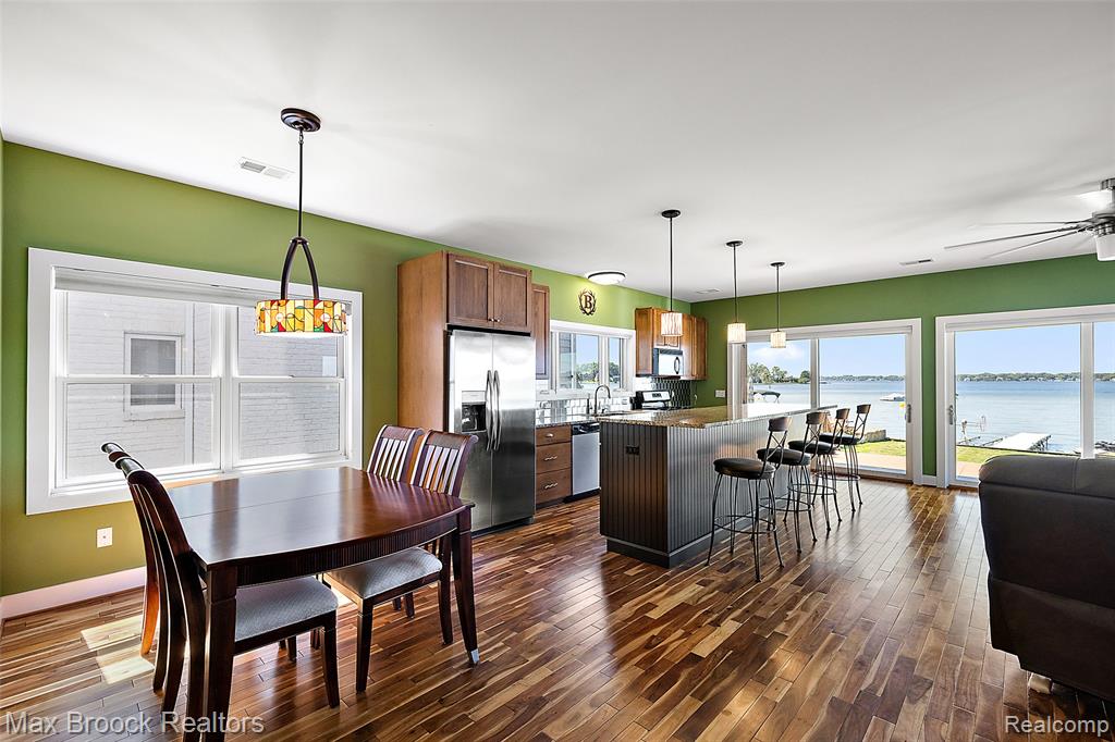 2022 Willow Beach Street, Keego Harbor, MI 48320 — Photo 3