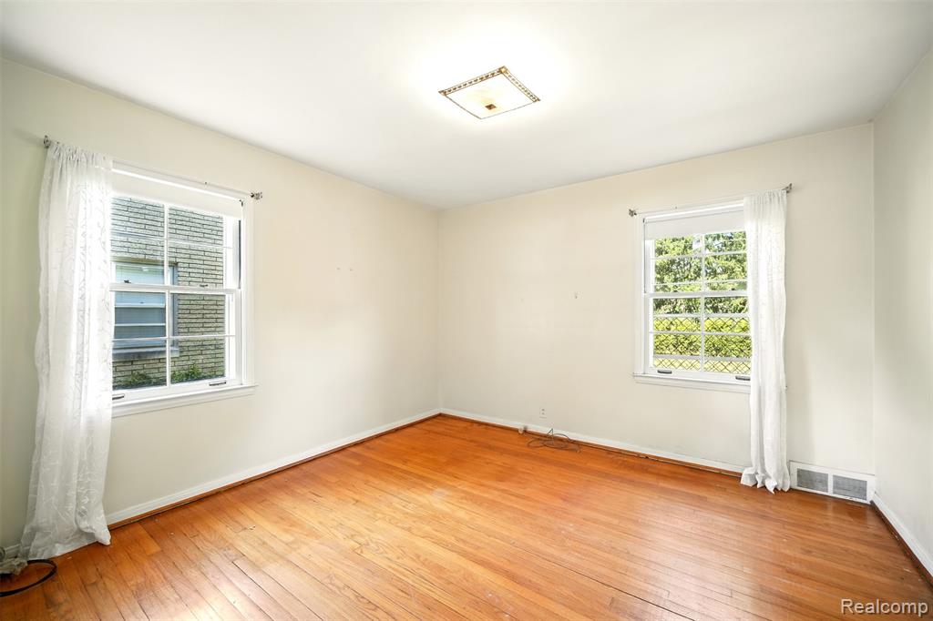 826 Shoreham Road, Grosse Pointe Woods, MI 48236 — Photo 16