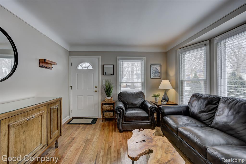 903 ROYAL Avenue, Royal Oak, MI 48073 — Photo 4