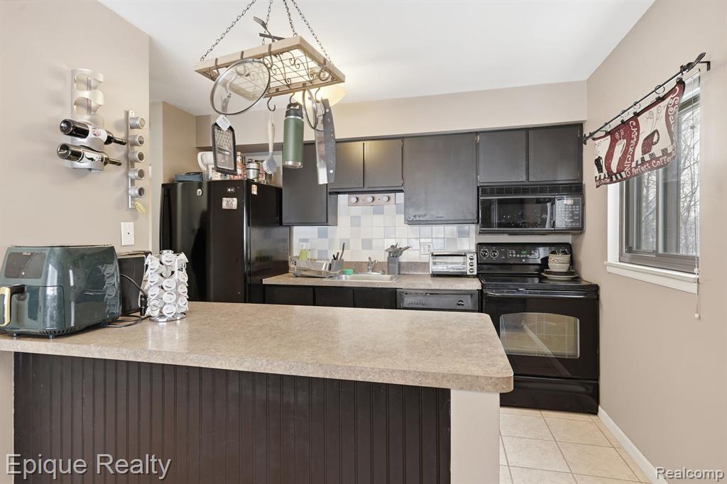 521 Carberry Hill, Brighton, MI 48116 — Photo 5