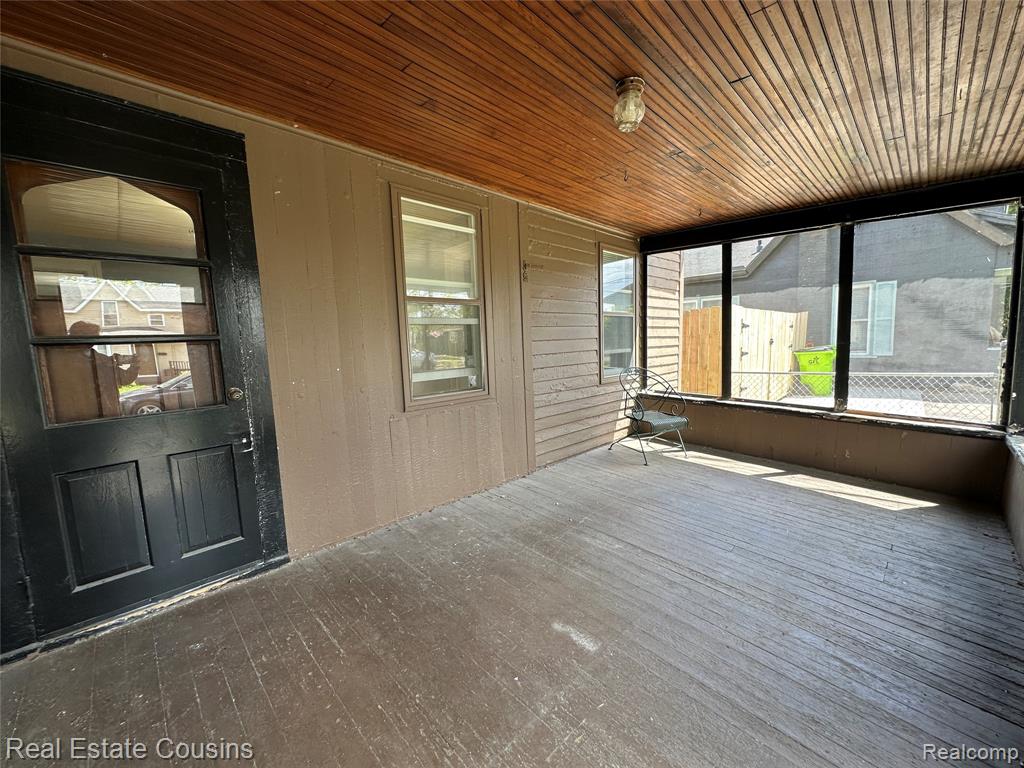 105 S Pine Street, Fenton, MI 48430 — Photo 2