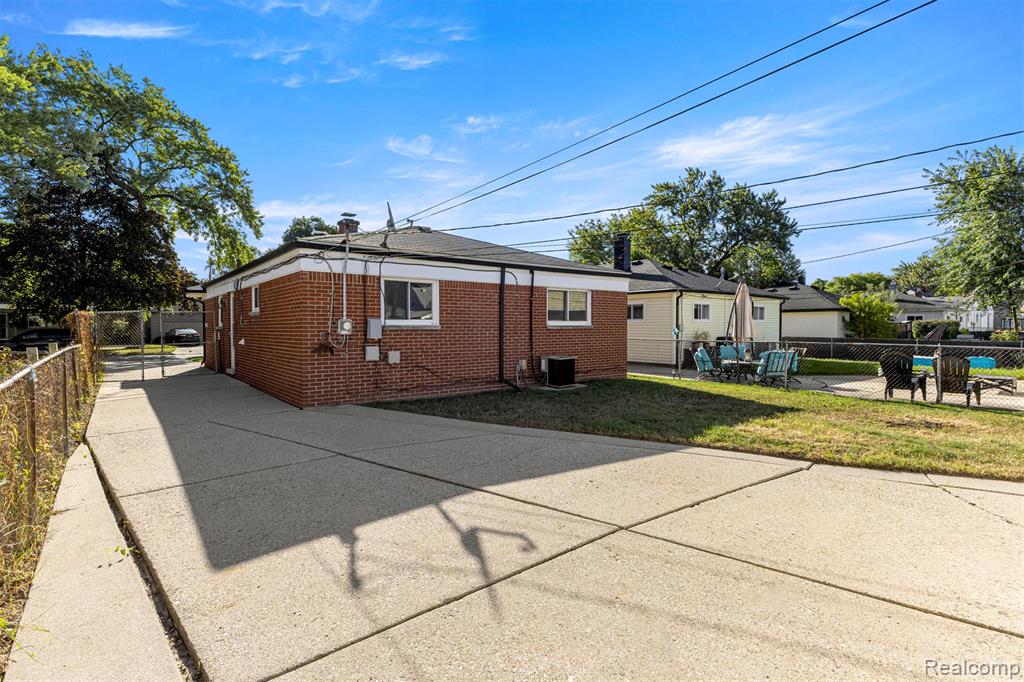 4638 Gertrude Street, Dearborn Heights, MI 48125 — Photo 29