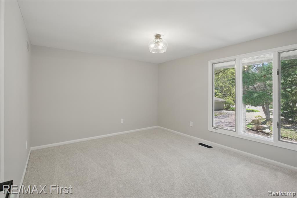 6620 RED CEDAR Lane, West Bloomfield, MI 48324 — Photo 34