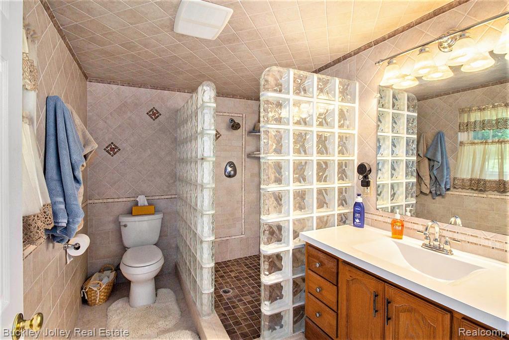 8900 Rickett Road, Brighton, MI 48116 — Photo 9