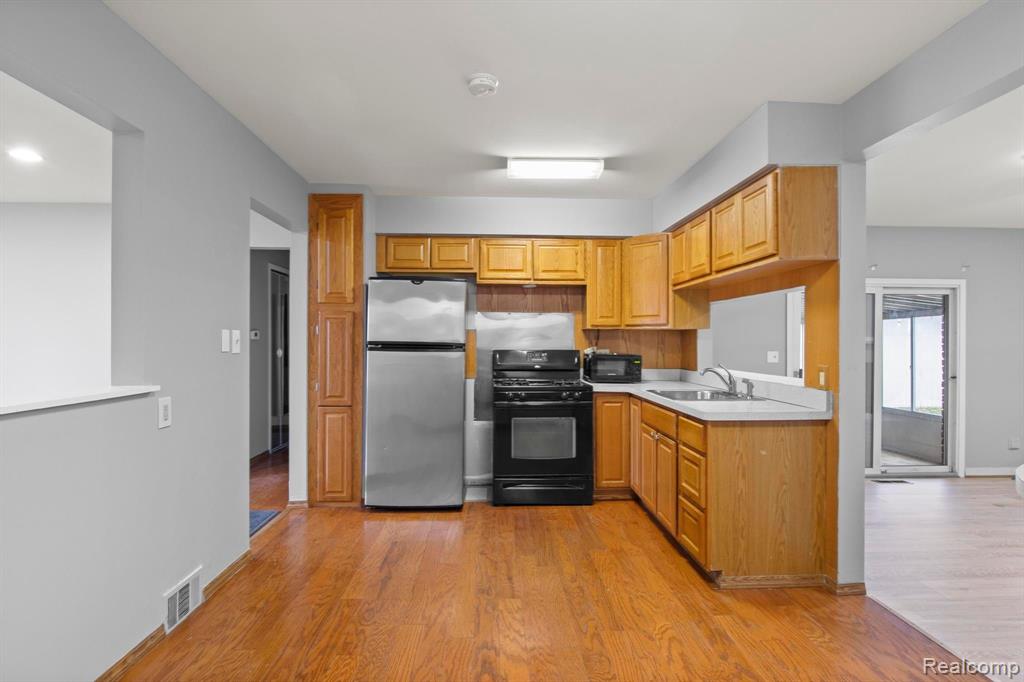 8426 Forrest Drive, Canton, MI 48187 — Photo 10