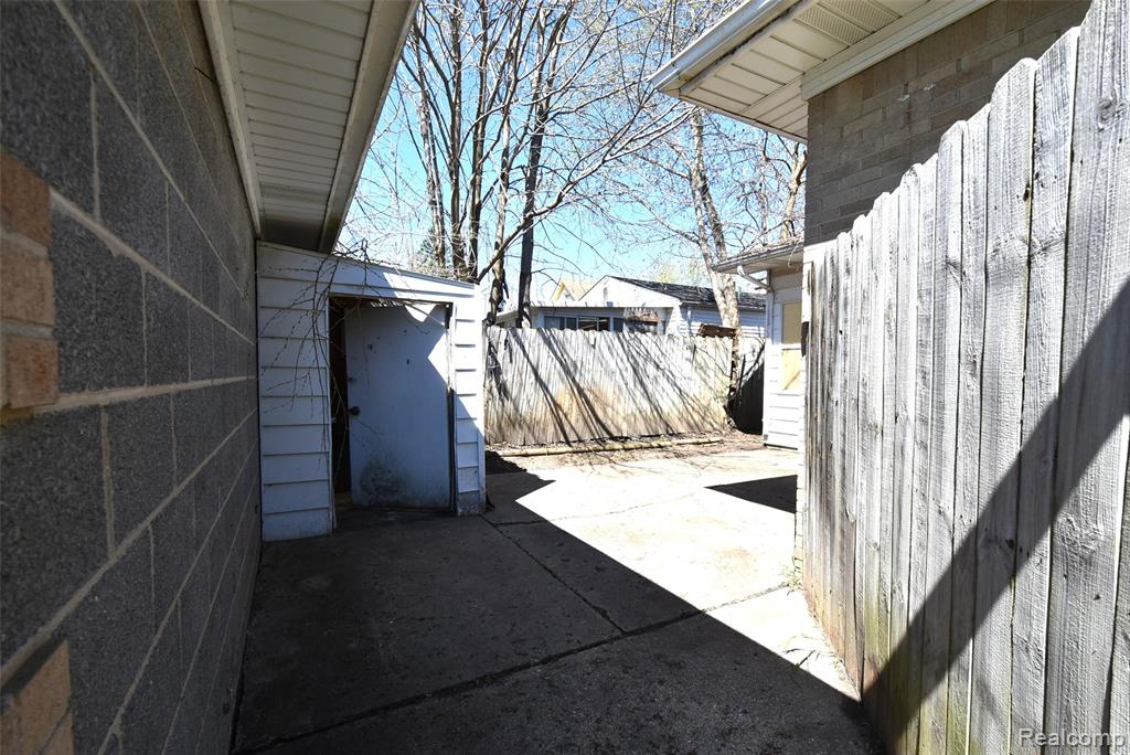 4602 Camden Avenue, Flint, MI 48507 — Photo 9