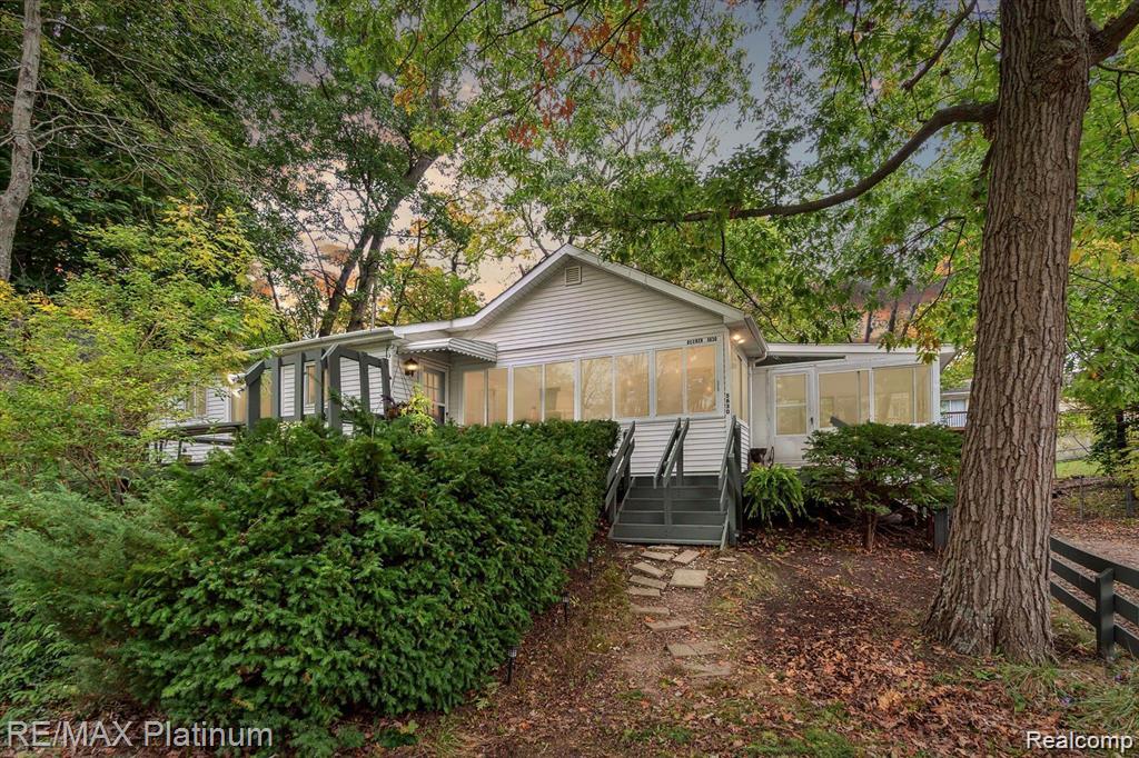 5630 Glen Echo Drive, Howell, MI 48843 — front exterior