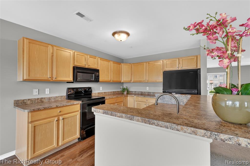 3922 Forester Boulevard, Auburn Hills, MI 48326 — Photo 8