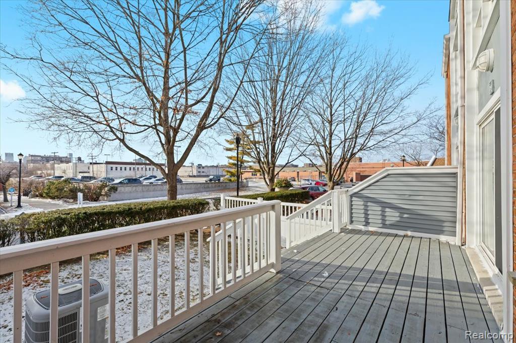 294 Main Sail Court, 22, Detroit, MI 48207 — Photo 38
