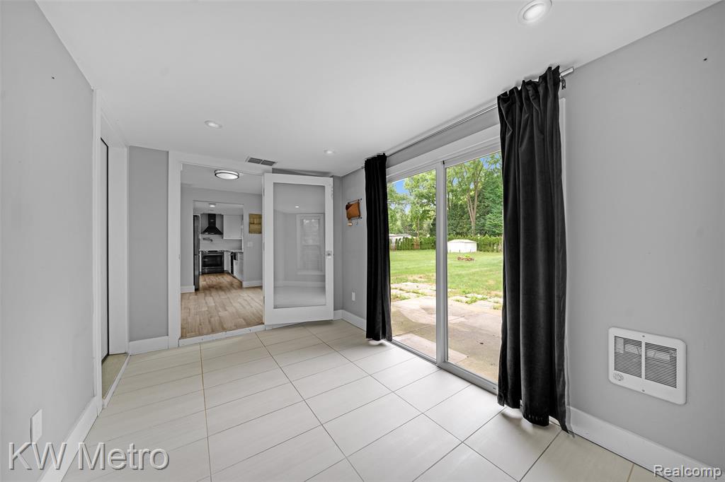 4096 CHESTNUT HILL Drive, Troy, MI 48098 — Photo 14