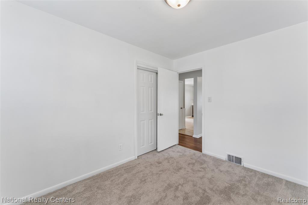 8108 Whitefield Street, Dearborn Heights, MI 48127 — Photo 10