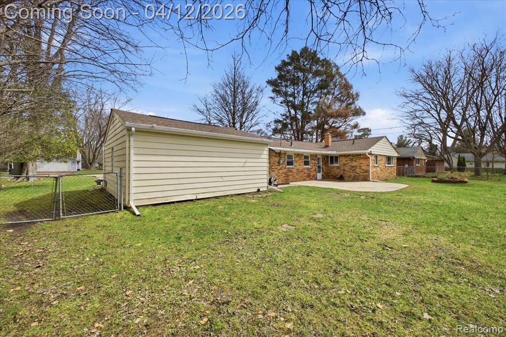 2455 Ivanhoe Drive, West Bloomfield, MI 48324 — Photo 34