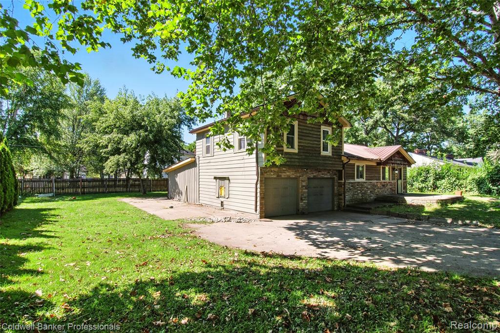5567 Eldridge Drive, Waterford, MI 48327 — Photo 2