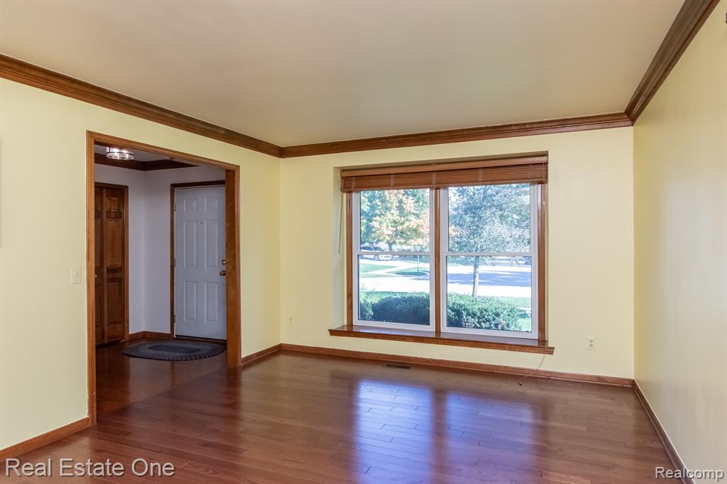 5201 CROWFOOT Drive, Troy, MI 48085 — Photo 12