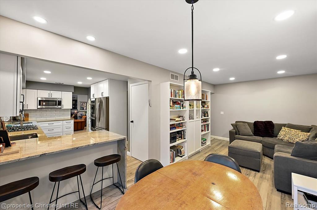26010 Marlowe Place, Oak Park, MI 48237 — Photo 27