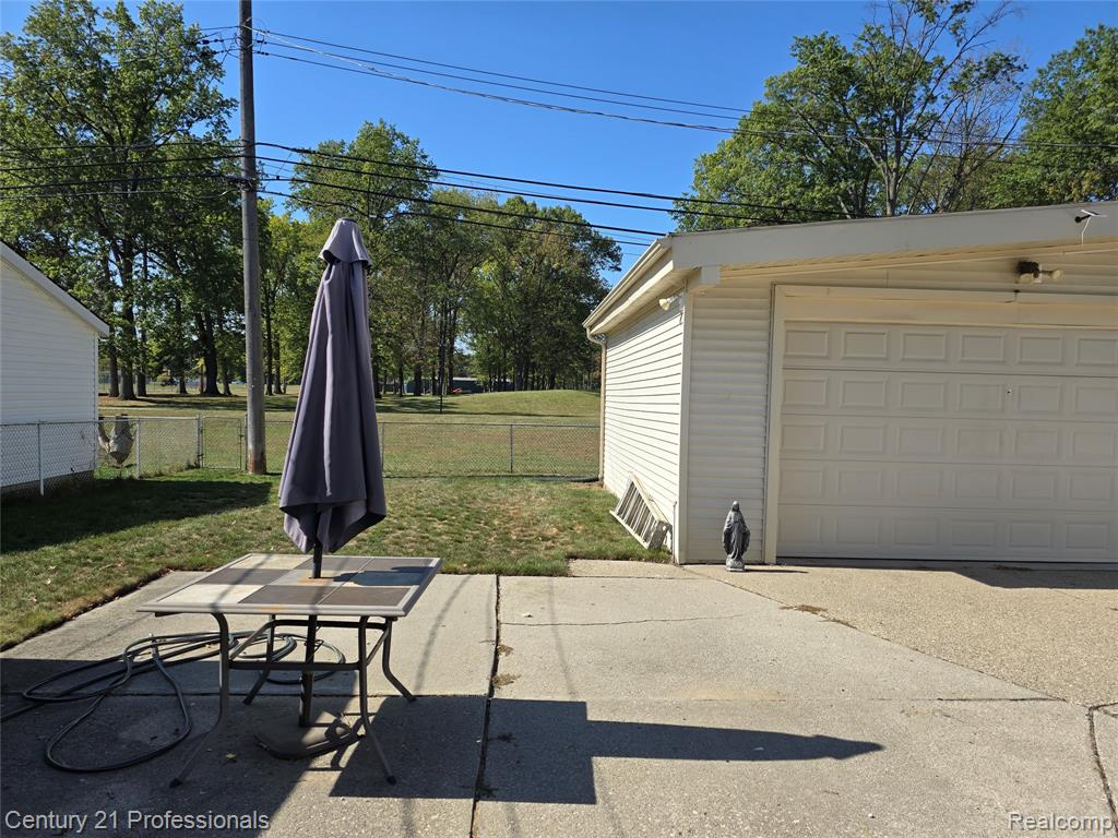 489 Henry Ruff Road, Garden City, MI — Photo 22