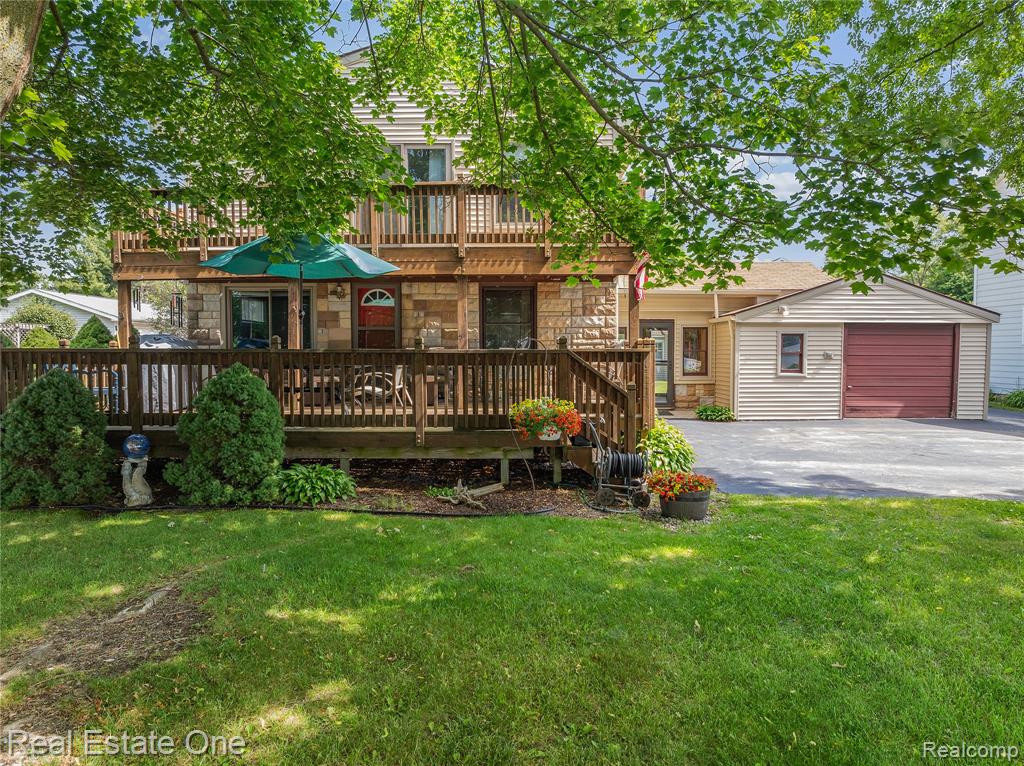 5065 Girard Drive, Pinckney, MI 48169 — Photo 2