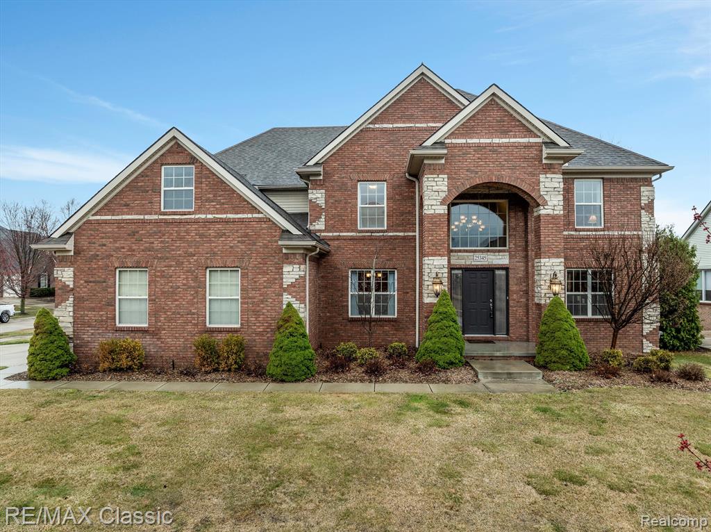 25345 MEADOW, South Lyon, MI 48178 — front exterior