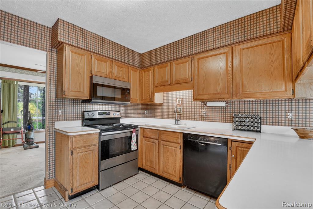 6656 Snowshoe Lane, Brighton, MI 48116 — Photo 18