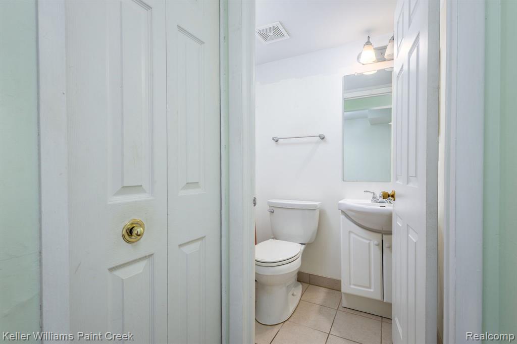 45598 BIRCHCREST Street, Utica, MI 48317 — Photo 9