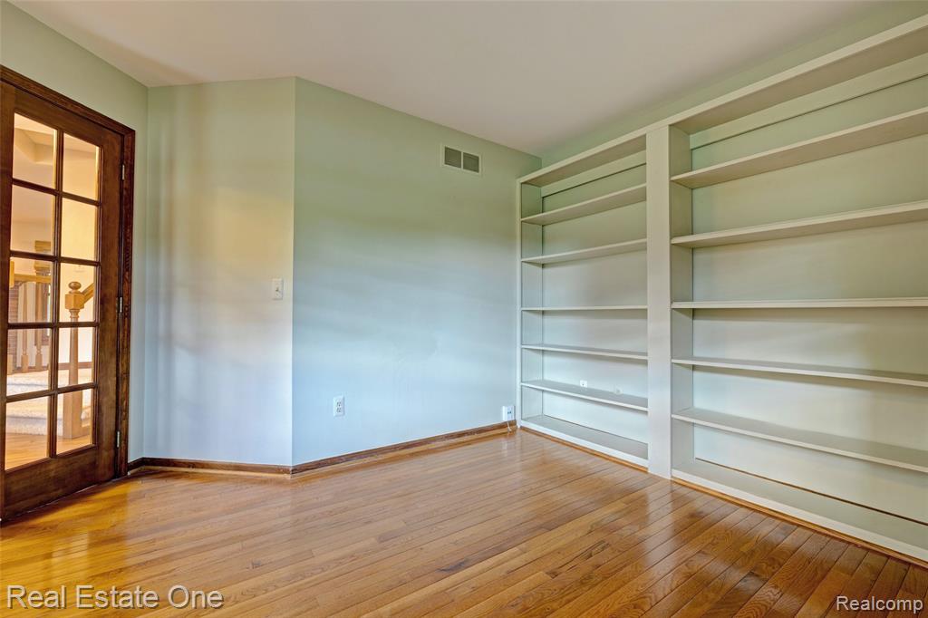 5370 Greenview Drive, Clarkston, MI 48348 — Photo 7