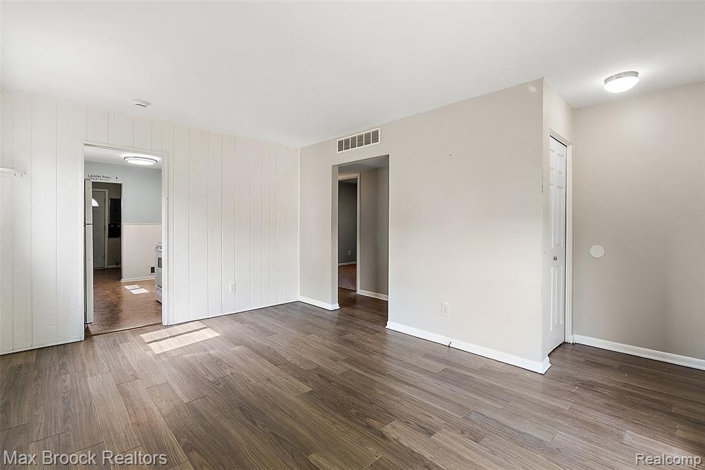 41 E Madge Avenue, Hazel Park, MI 48030 — Photo 3