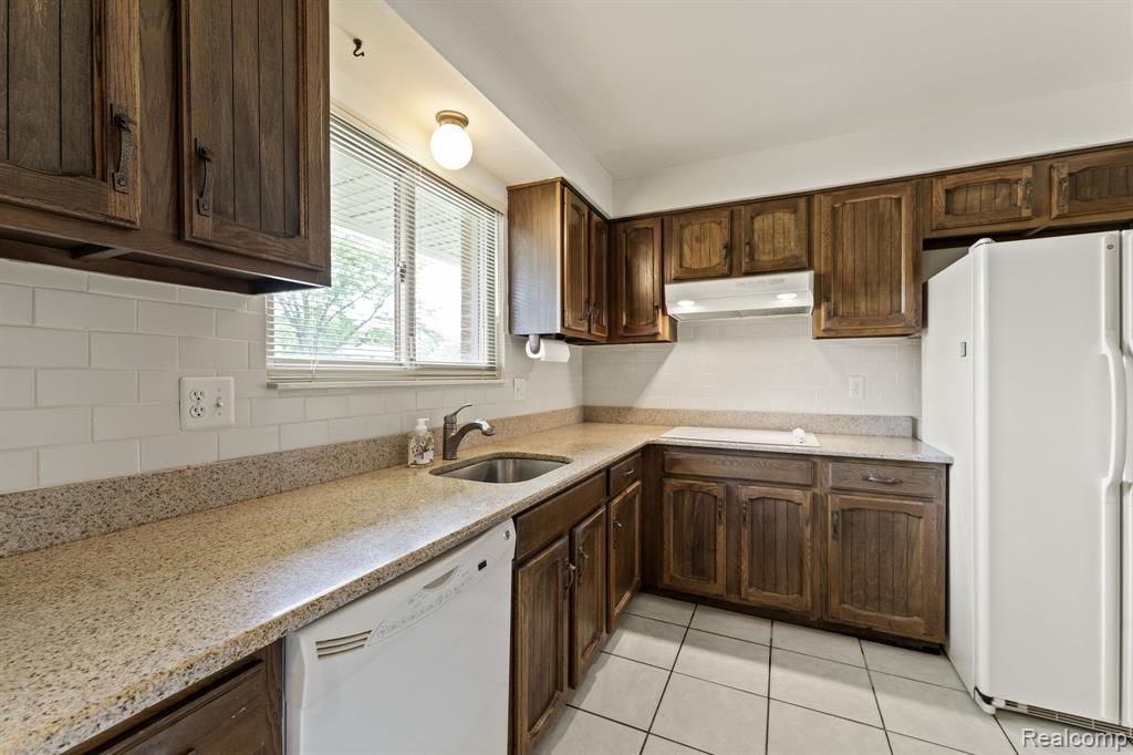 3702 Old Creek Road, Troy, MI 48084 — Photo 4