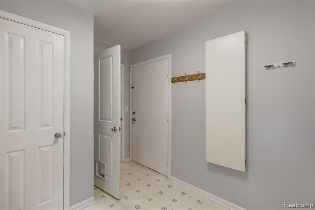 948 McClellan Street, Lake Orion, MI 48362 — Photo 22