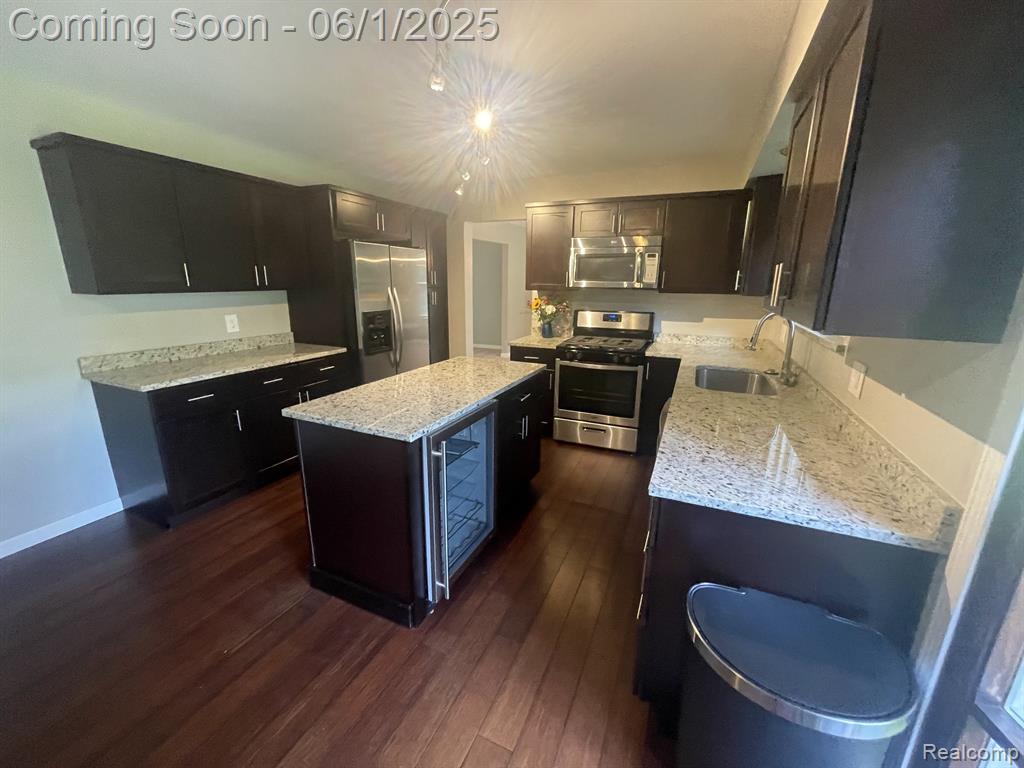 749 DUNEDIN Court, Rochester Hills, MI 48309 — Photo 7