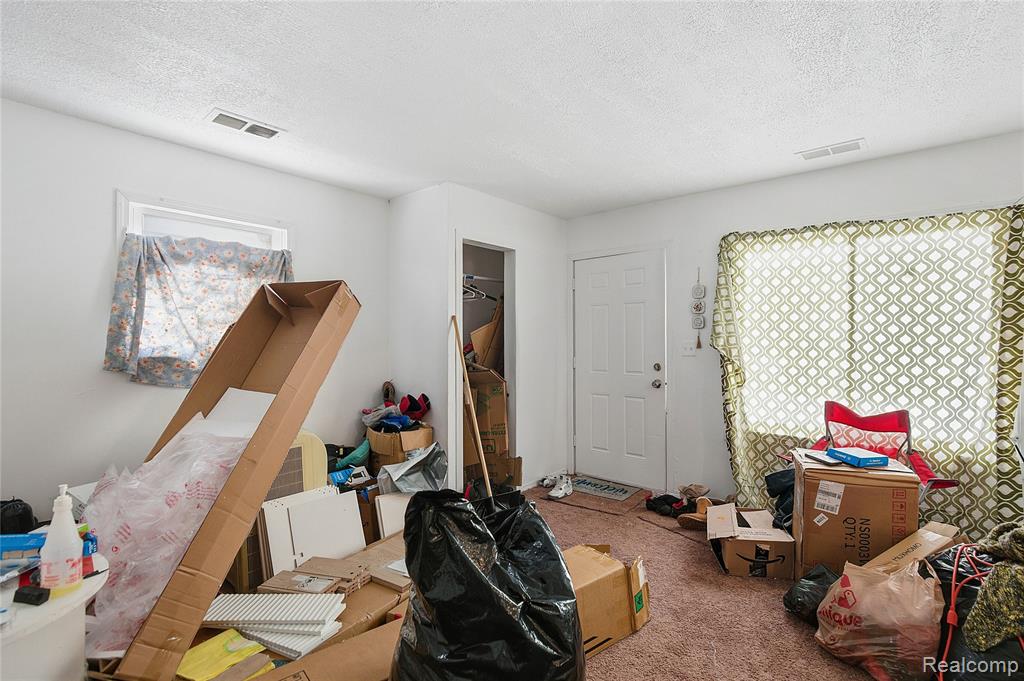 6075 Ashton Avenue, Detroit, MI 48228 — Photo 4